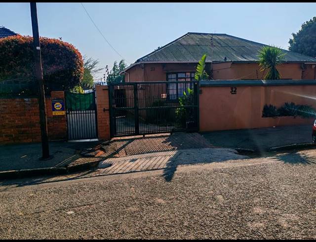 2 BEDROOM HOUSE FOR SALE IN KENSINGTON